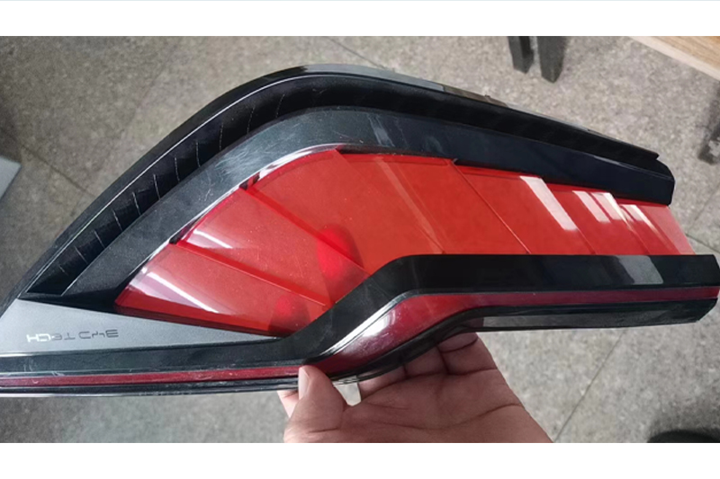 又黑又亮的汽車尾燈竟然用的是高光黑PC材料